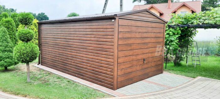 GARAŻ BLASZANY 3m x 6m poziom - dwuspad - Brama uchylna - ciemny orzech rynny BOX81 3x6 - obrazek 7
