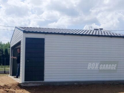 garaż blaszany z bramą segmentową BOXGARAGE