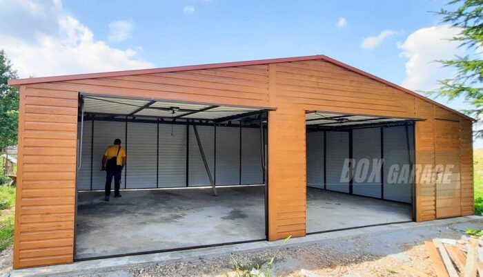 GARAŻ BLASZANY 9m x 6m poziom - dwuspad 2x Brama + drzwi - jasny orzech BOX90 9x6 - obrazek 9